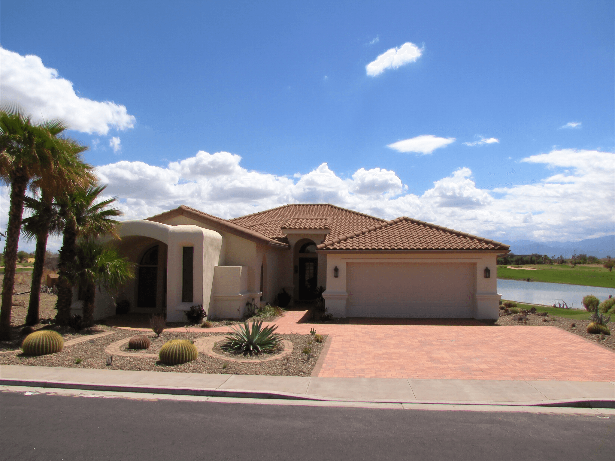 IronOaks — modern clubhouse and pickleball complex